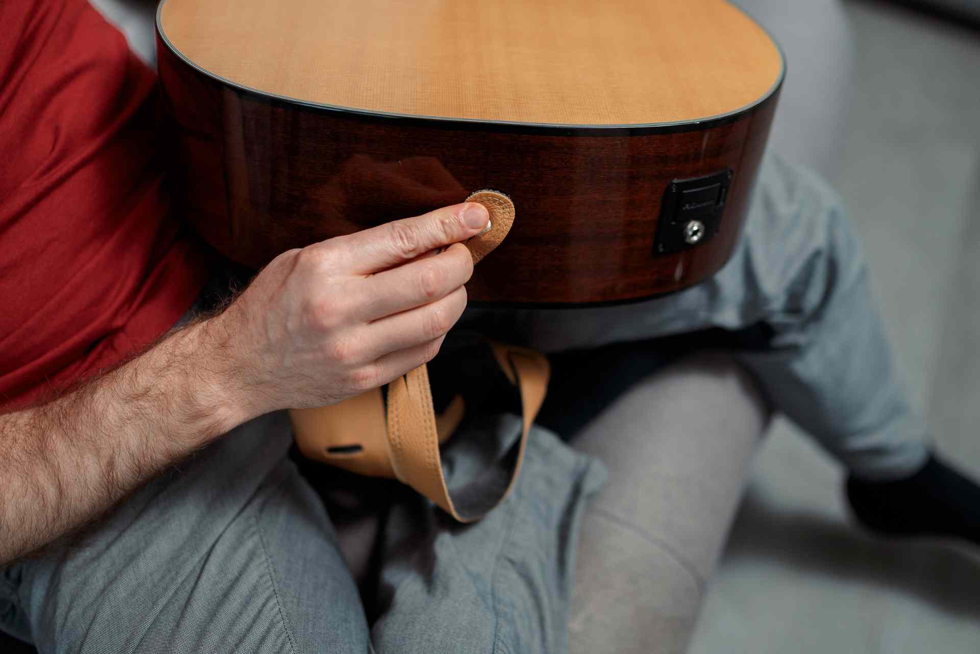 Cómo cuidar la correa de la guitarra